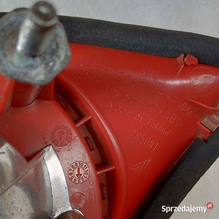 VW Golf V Lampa tylna lewa 1K6945093E Dębica