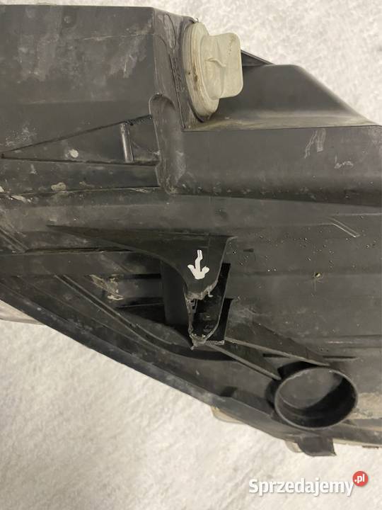 Lampa prawy przód Ford Fiesta MK7 Lift Jasienica