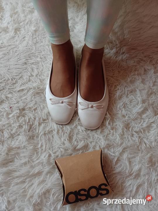 41 ASOS Design Kremowe baleriny wieczorowe z Kraków