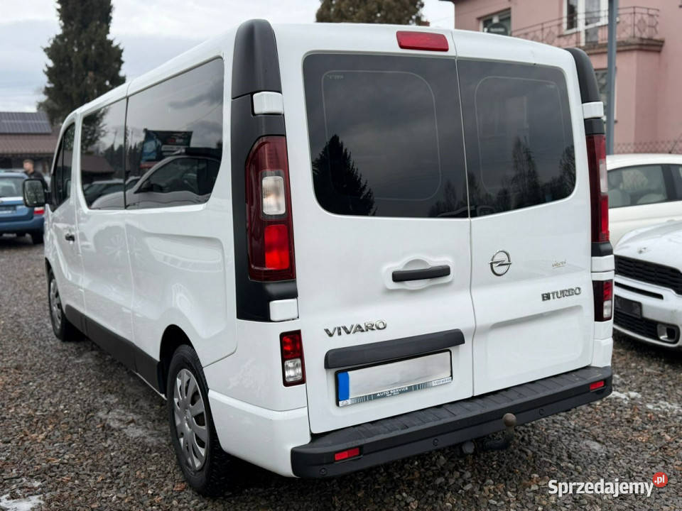 Opel Vivaro 16 120 9 osobowy klimatyzacja x2 nieuszkodzony Łodygowice