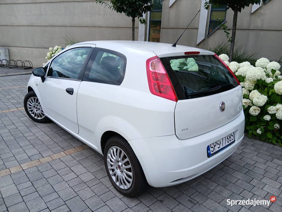 FIAT GRANDE PUNTO 12 2009r Przebieg 135 Klima centralny zamek Gliwice sprzedam