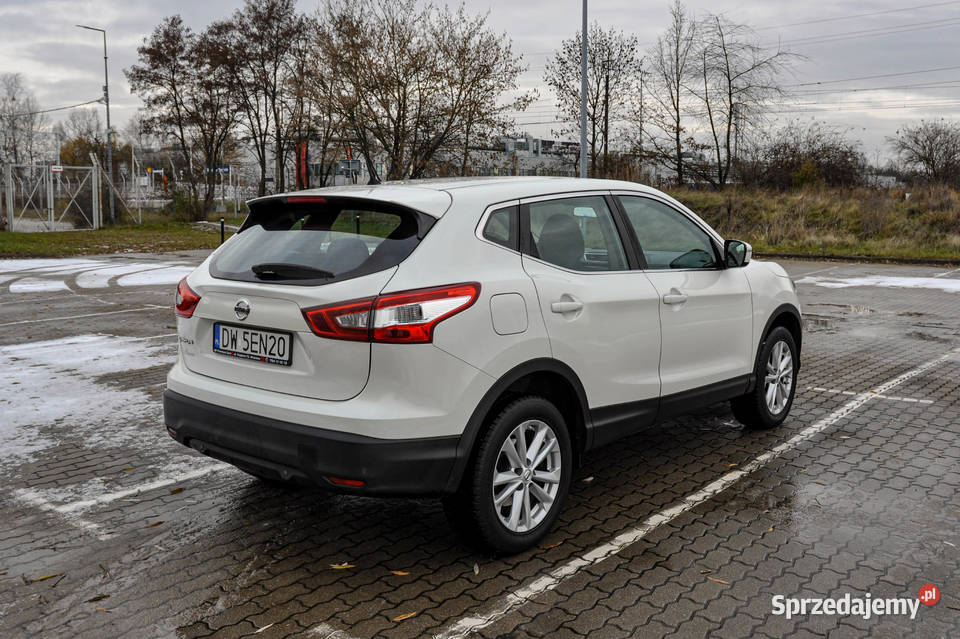 Nissan Qashqai Salon 114 Bezwypadkowy 2016 r 1197cm3 Wrocław sprzedam