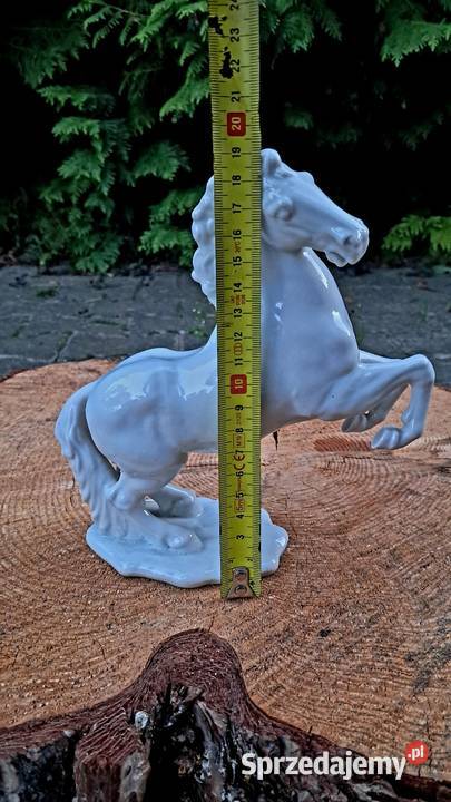 Porcelanowa Szkliwiona biała figurka konia Świecie