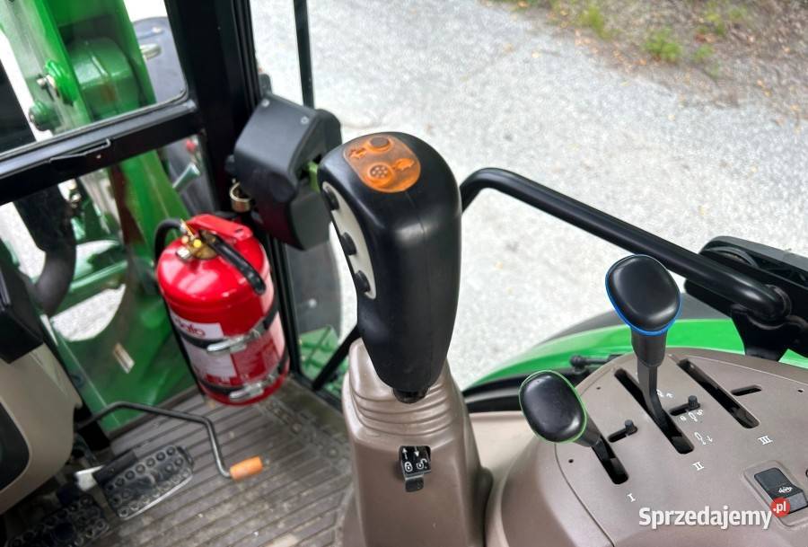 Ciągnik John Deere 5080 M z ładowarką Biała