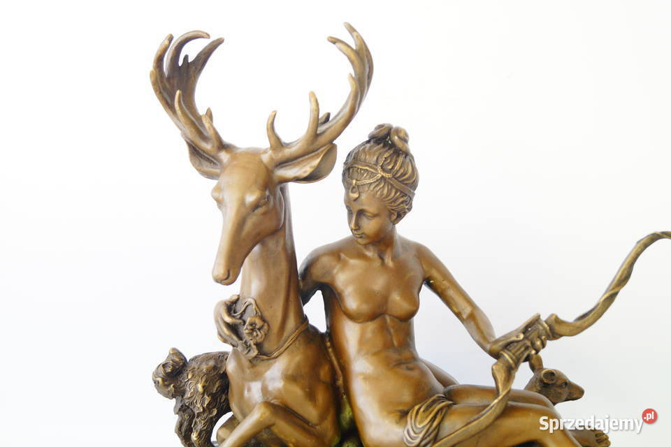Diana z Jeleniem figura z brązu myśliwska