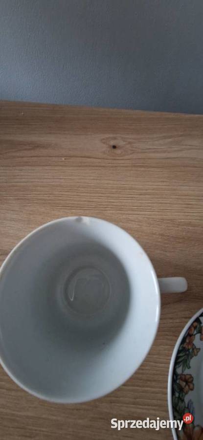 filiżanka ze talerzem biała kwiaty małopolskie sprzedam