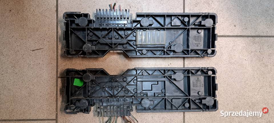 Wkład tylnej lampy lewa prawa 811945222 osobowe pomorskie Luzino