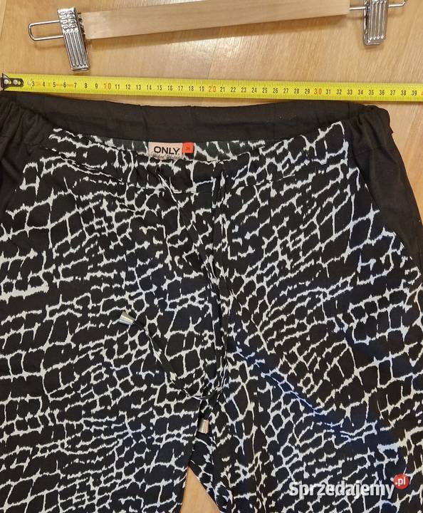 Spodnie leginsy marki Only 36 stan XL czarno Lublin