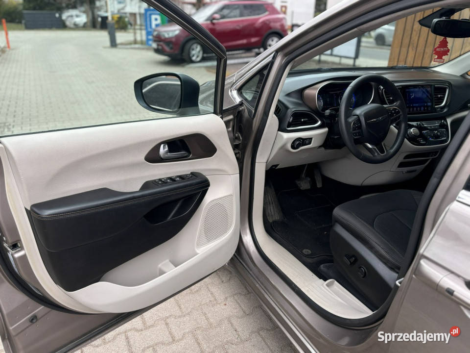 Chrysler Pacifica FV 23 Zadbany