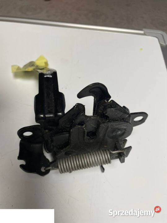 Toyota Auris 1218 zamek maski przód Kozubszczyzna