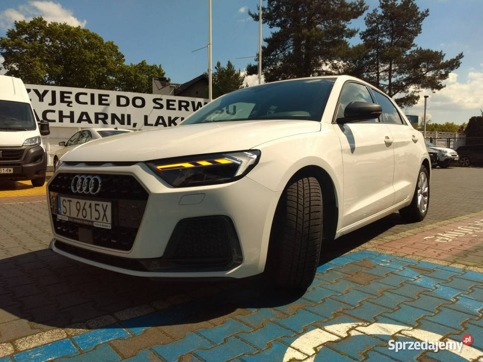 Audi A1 10 TFSI 110 oświetlenie ambient audi pełny VAT Tychy
