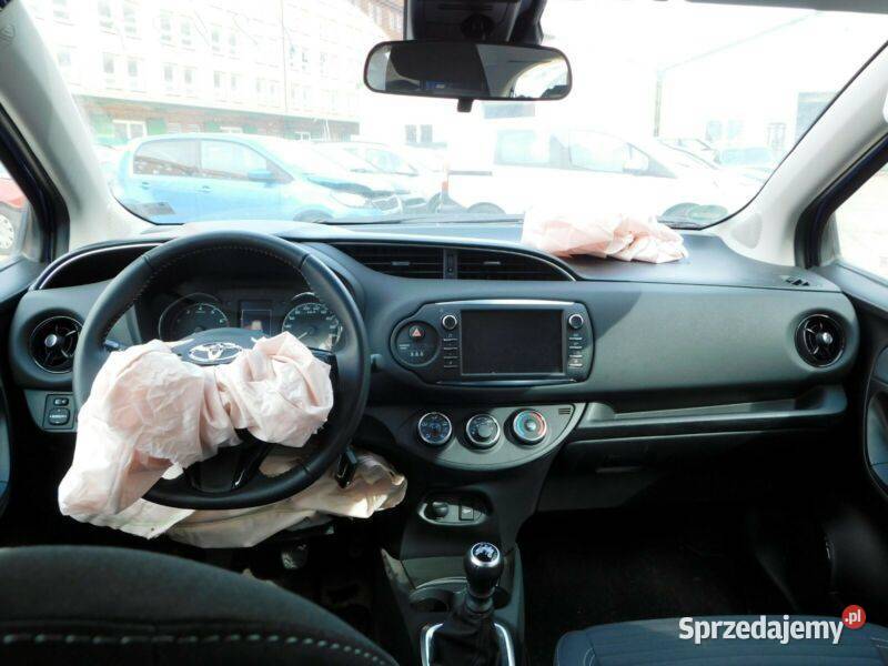 TOYOTA YARIS kokpit wystrzelony konsola deska Płock