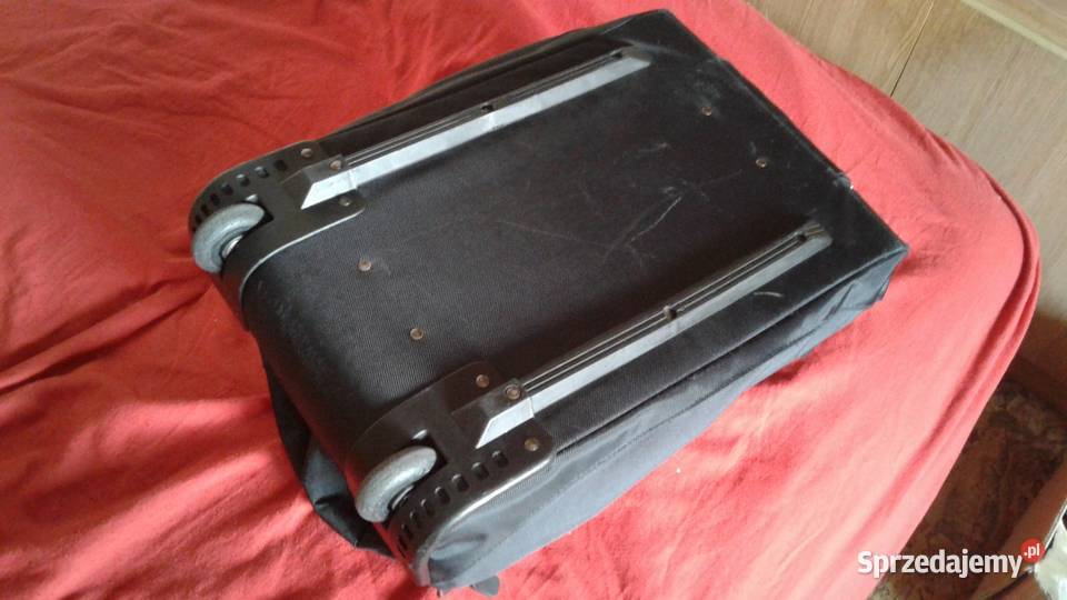 Sprzedam czarną sportową torbę na 2 kółkach FILA Poznań sprzedam