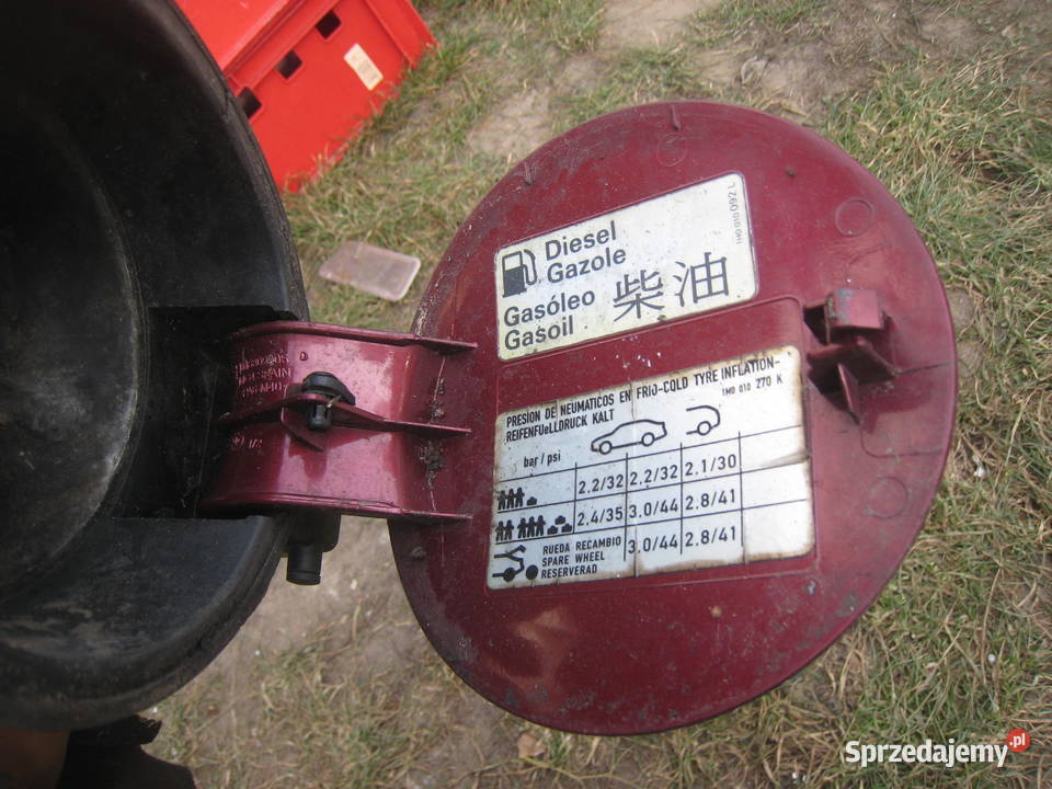 Klapka wlewu paliwa Seat Leon I 9806 bordowa Klapki wlewu paliwa