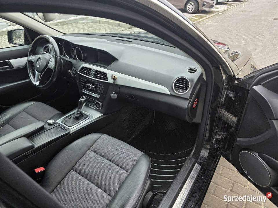 Mercedes C 180 Avantgarde pakiet AMG 18 Benzyna