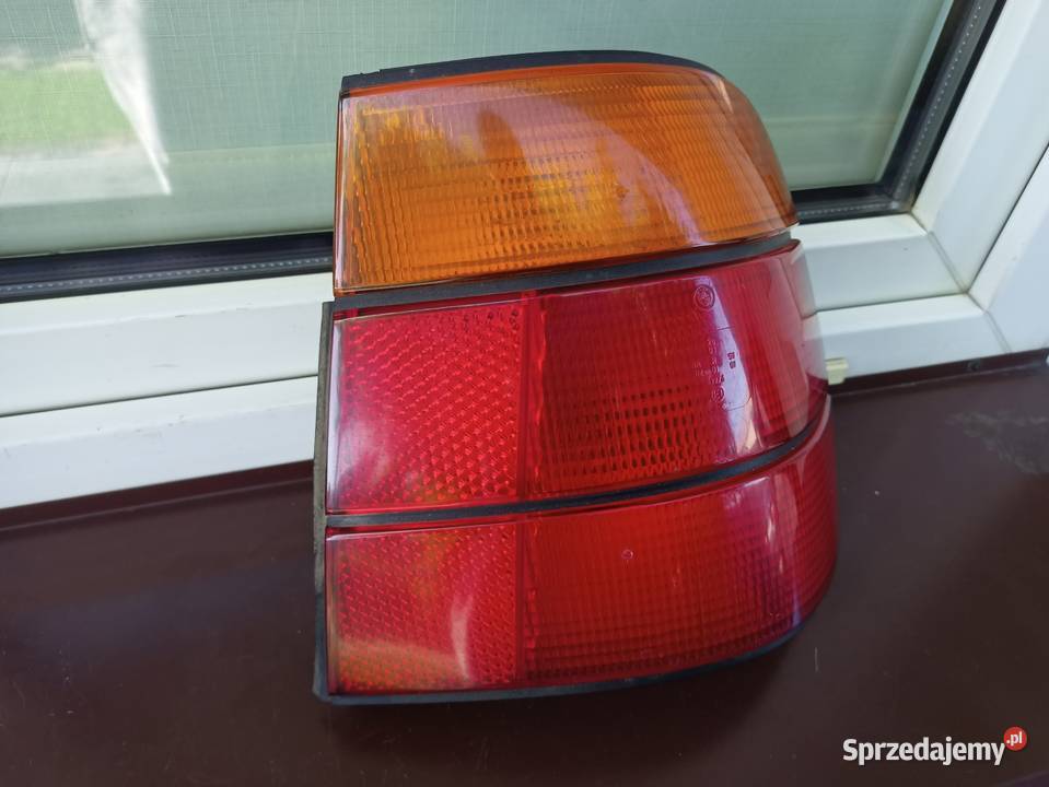 BMW E34 Touring kombi lampa tył tylna prawa Oświetlenie Sieradz