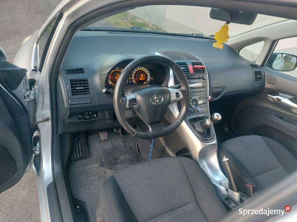Auris 2010 r Żychlin sprzedam
