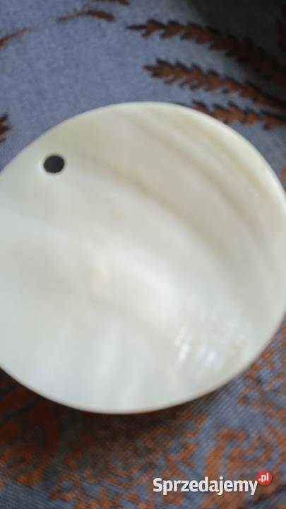 OKAZAŁY MEDALION Z PERŁY MUSZLI DO NASZYJNIKA Piła