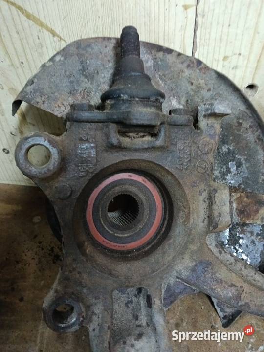 Zwrotnice z piastami do VW T4 24