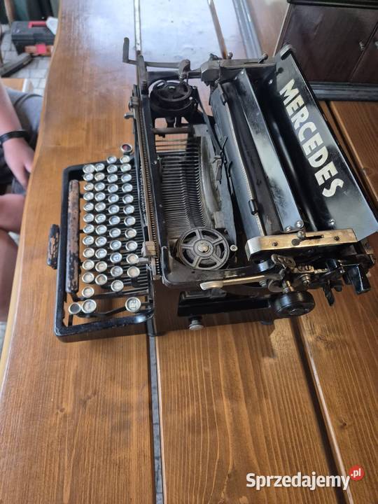 Zabytkowa maszyna do pisania Mercedes