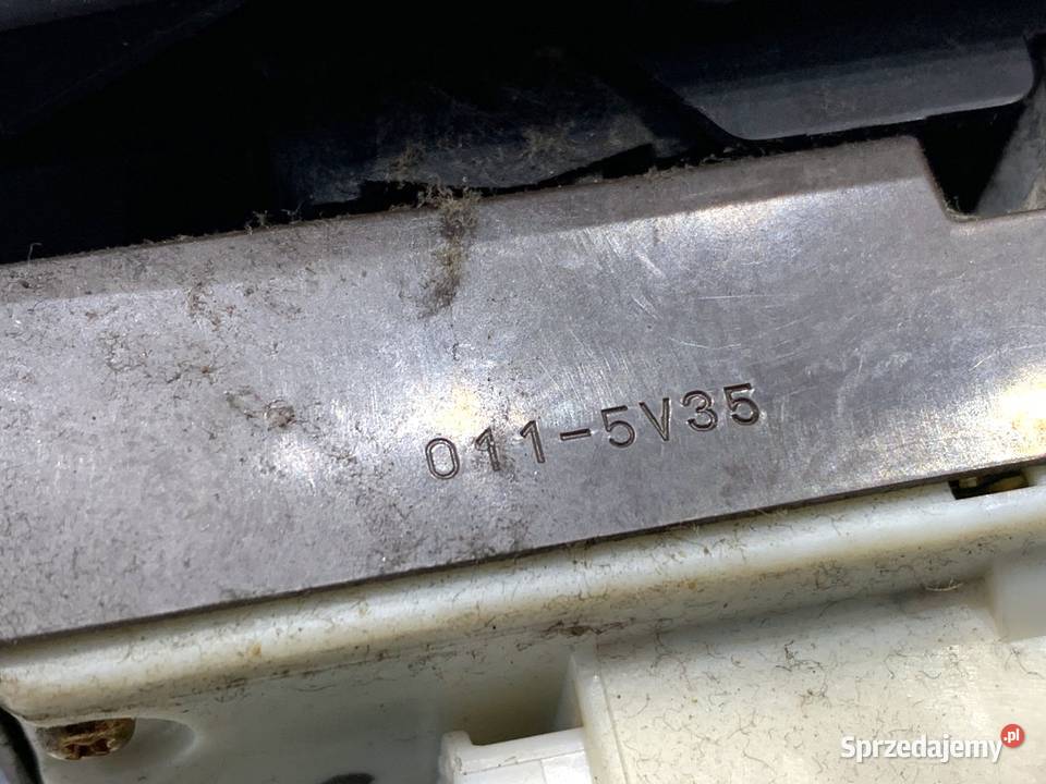 PRZEŁĄCZNIK SZYB TOYOTA YARIS I 9905 Hatchback