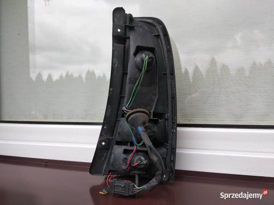 Nissan Primera P10 Y10 kombi lampa tył tylna Lampy tylne sprzedam