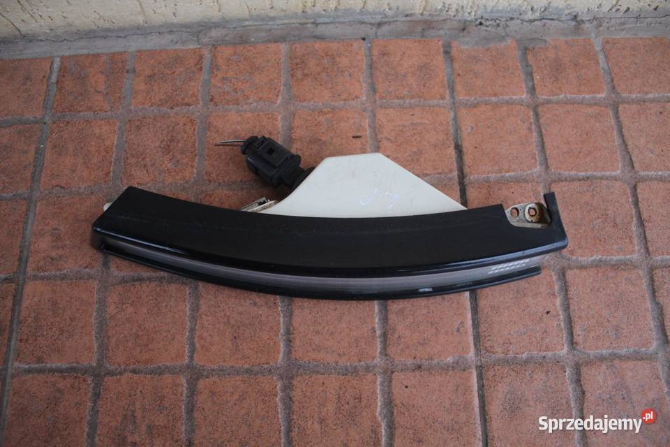 KIERUNKOWSKAZ ZDERZAKA LEWY LC9X VW PASSAT B6 Kierunkowskazy