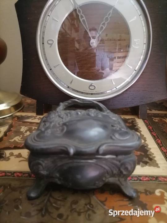 Stara szkatułka zdobiona ornamentami Kraków