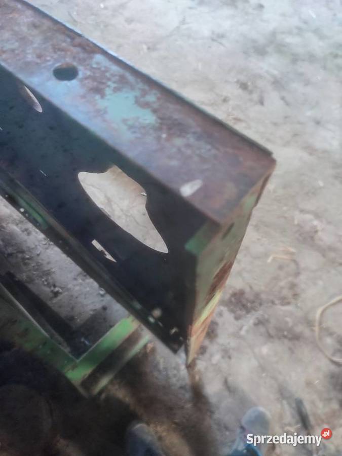 Burta bok kombajnu John Deere 330 przyczepka