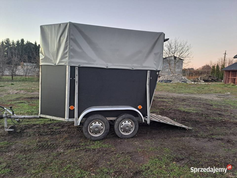 Przyczepka przyczepa do przewozu zwierząt koni Sadowie