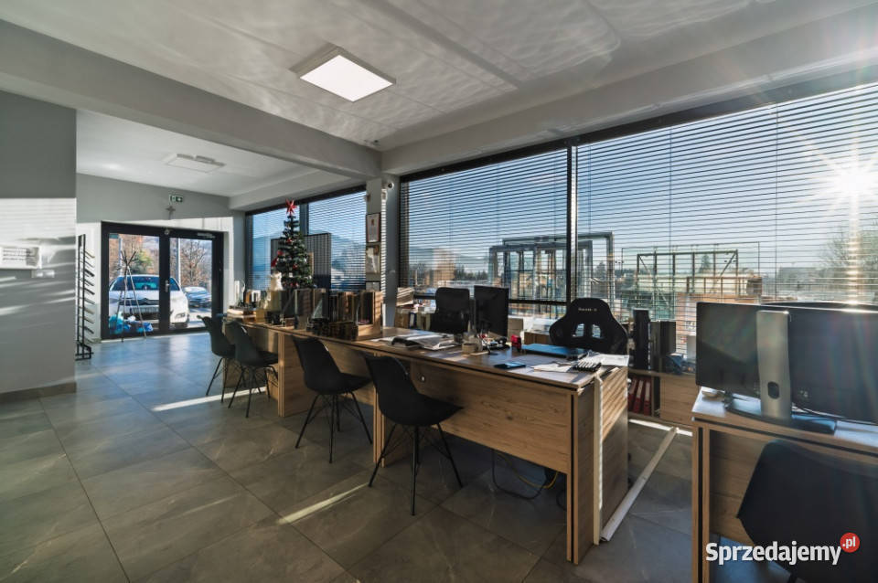 Nowoczesna hala produkcyjnomag z biurami 4 bramy