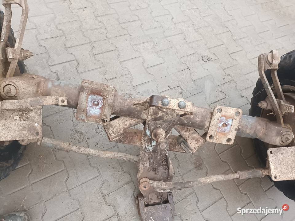 Oś skrętna z rozrzutnika