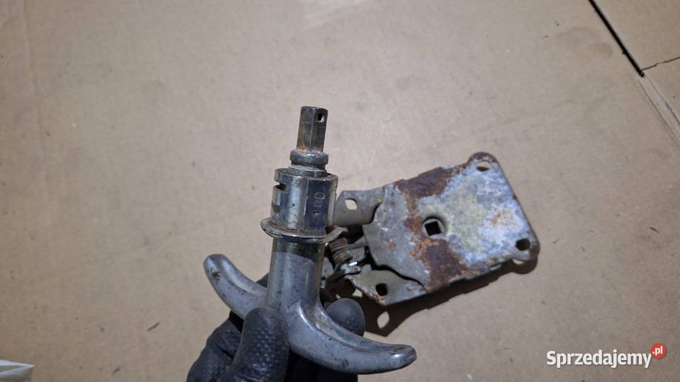 Klamka klapy bagażnika M20 FSO Warszawa Gaz Kraków sprzedam