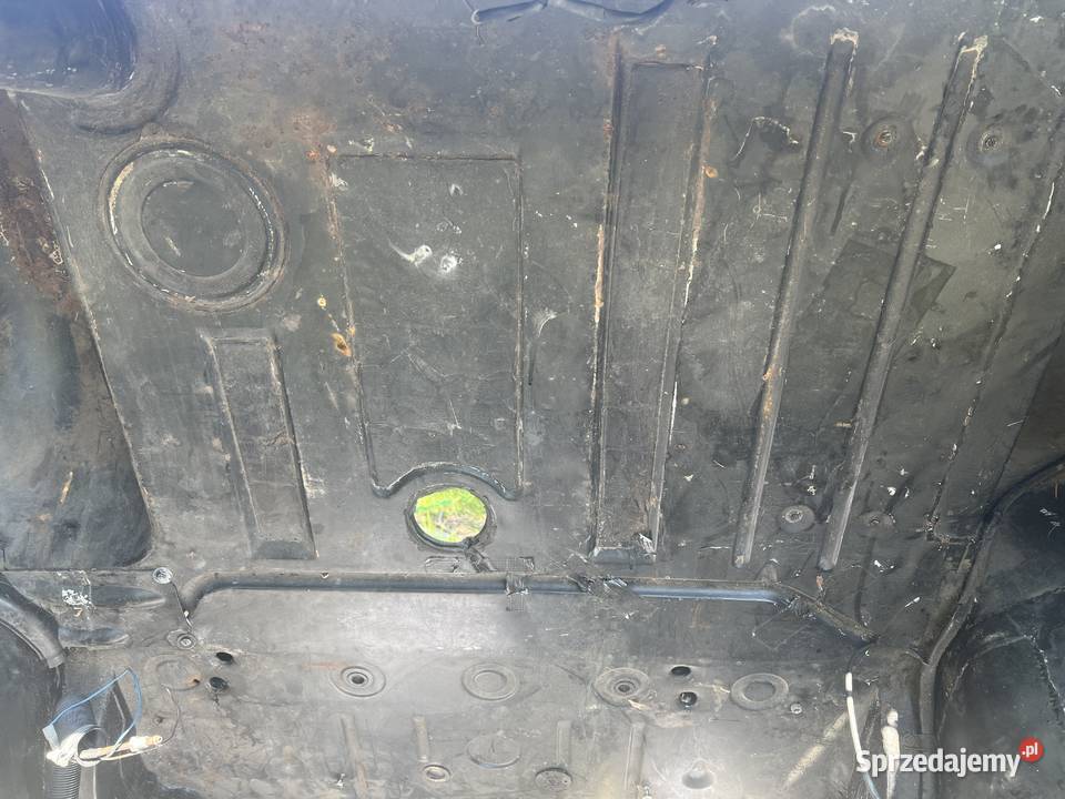 Mercedes W115 W114 podłoga bagażnika pas belka Piastów