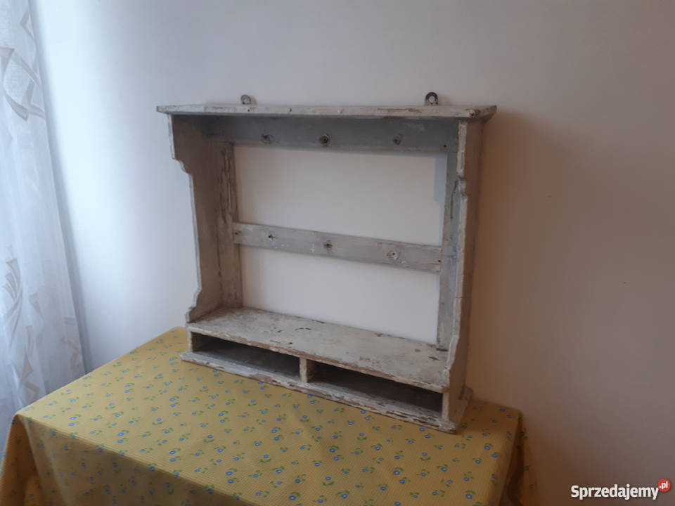 Stara drewniana półka Borów