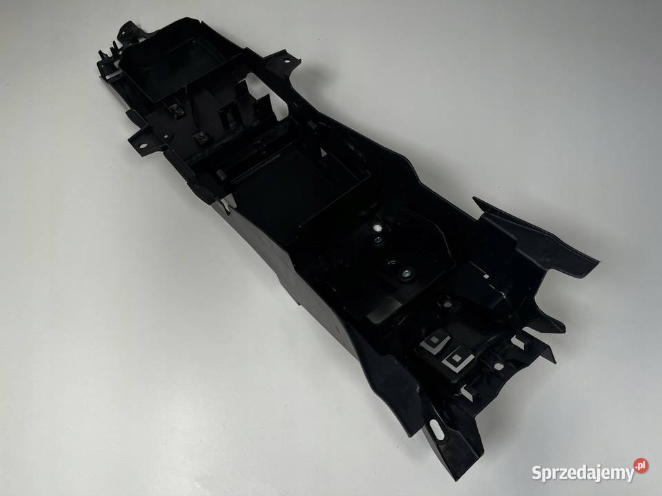 YAMAHA MT09 14 Wypełnienie tył schowek