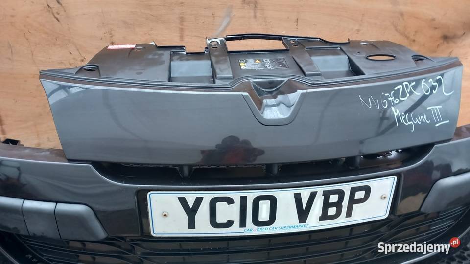 RENAULT MEGANE III ZDERZAK PRZÓD NV676 osobowe Zbierkowo