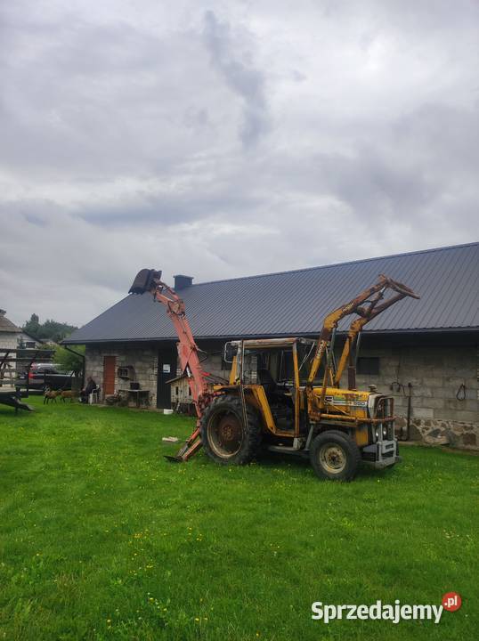 Massey Ferguson 550 koparką zawieszaną i mazowieckie Radom