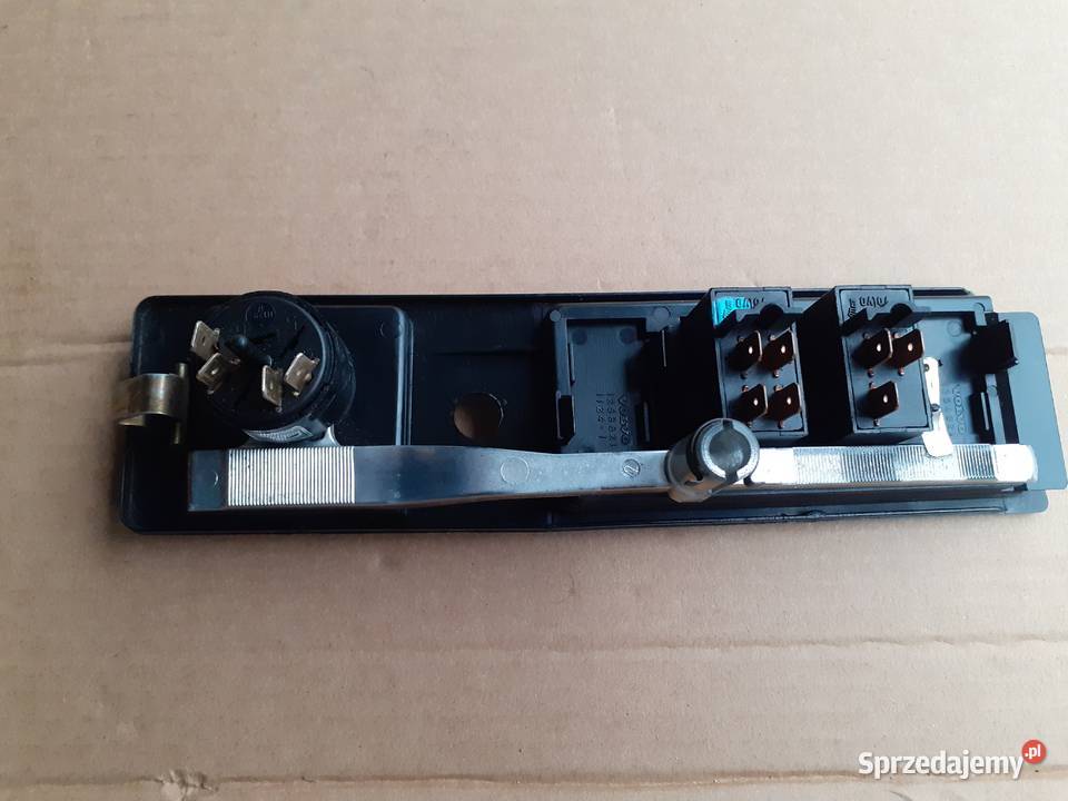 Dwie ramki kokpitu z przełącznikami do Volvo 740 Radomsko