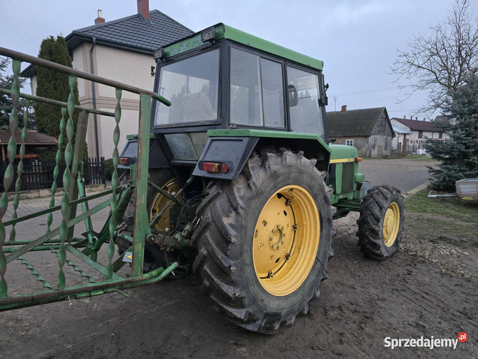 Ciągnik JOHN DEERE 3030 4x4 6cyl 89 Sędziwuje