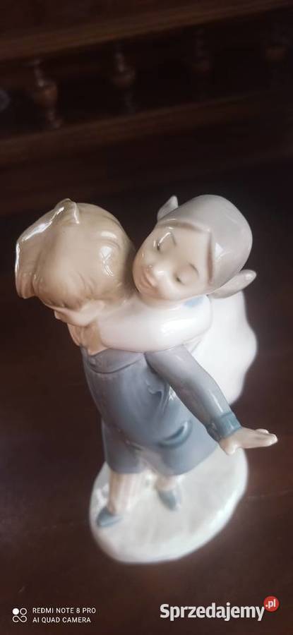 Figurka chłopca z teczką i z dziewczynką Zaphir Gdańsk