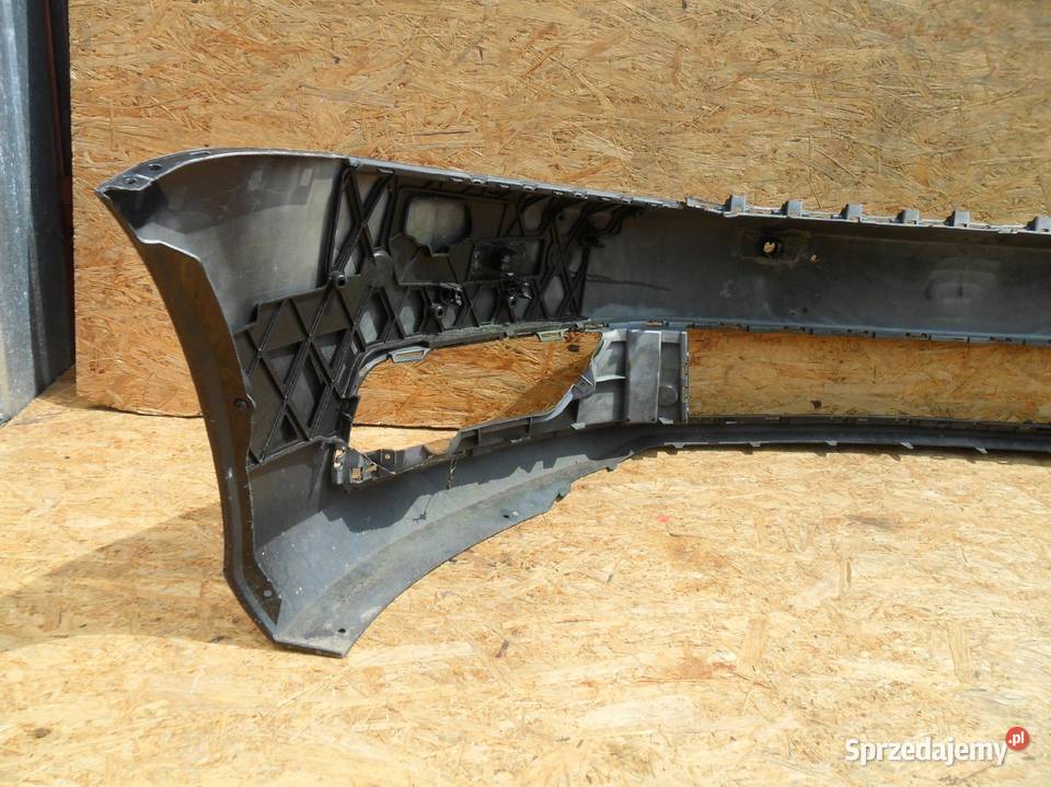 Zderzak przedni Volkswagen Passat B7 2010