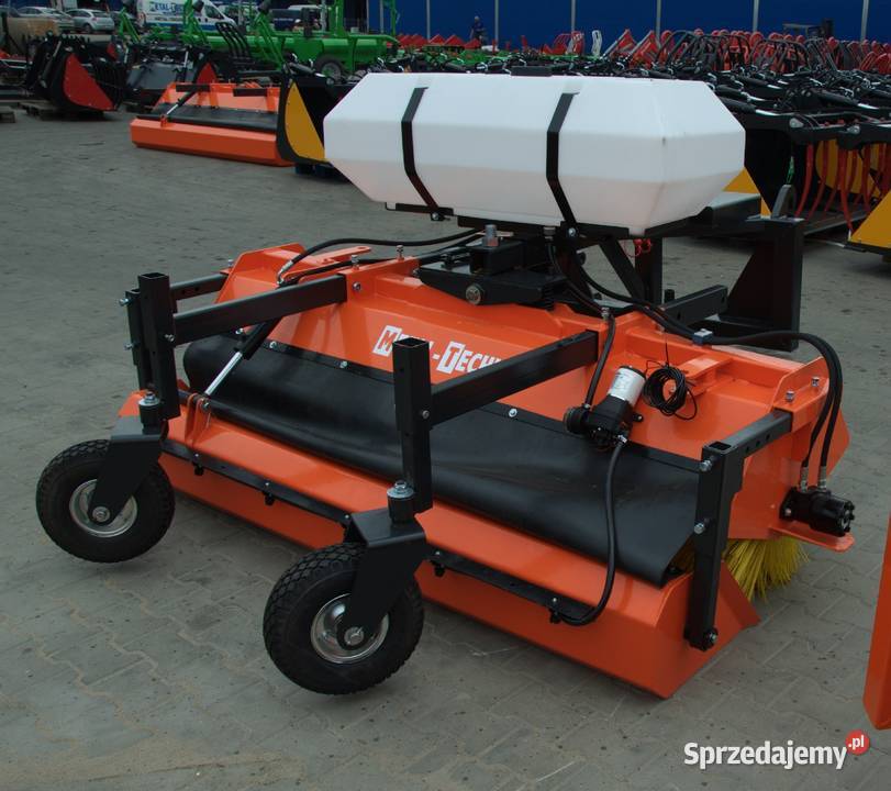 Zamiatarka do traktora napęd hydrauliczny
