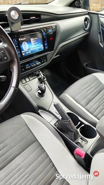 Toyota Auris Toyota Auris Hybrid polift 2016 Rok produkcji 2015 Tomaszów Mazowiecki sprzedam
