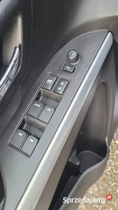 Suzuki SX4 SCross 16 benzyna 120 Podgrzewane lakier metallic mazowieckie Lipówki