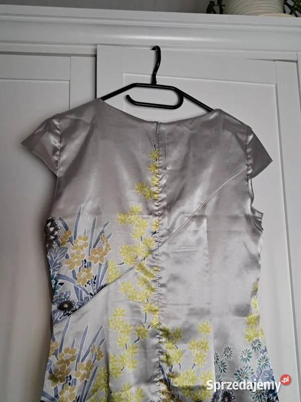 Elegancka satynowa sukienka w kwiaty z bolerkiem pomorskie Trąbki Wielkie