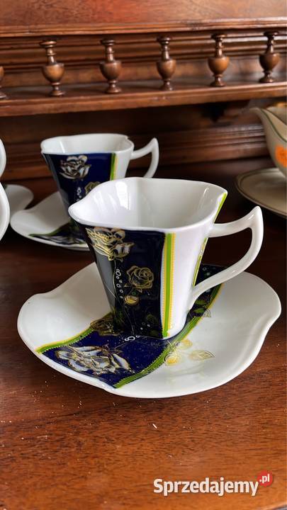 Dzbanek cukiernica i mlecznik Z kobaltem róże Porcelana i szkło sprzedam