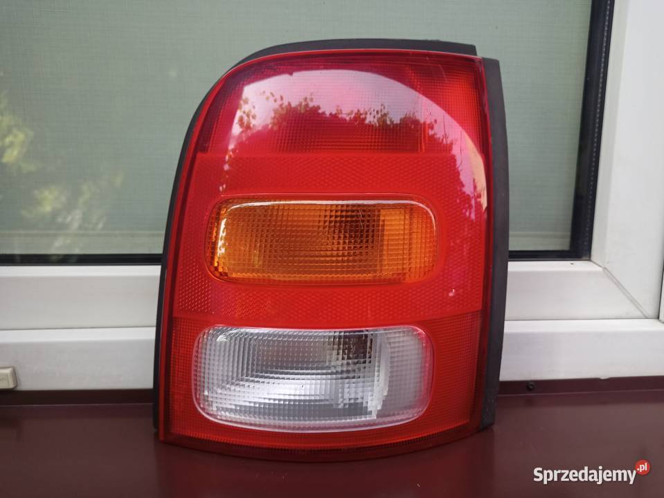 Nissan Micra K11 lampa tył tylna prawa łódzkie Sieradz sprzedam