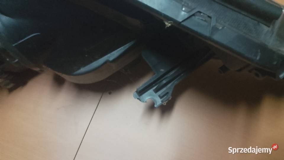 Toyota Rav4 lampa przednia xenon L uszkodzona łódzkie Łódź sprzedam