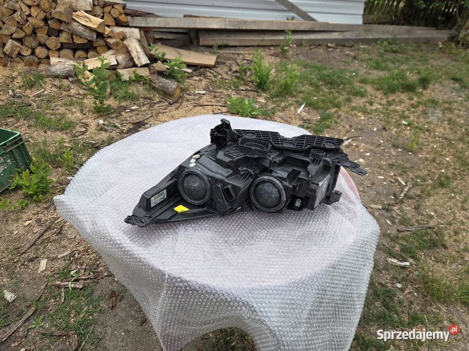 Lampa prawa prawy przód przednia Ford Kuga II